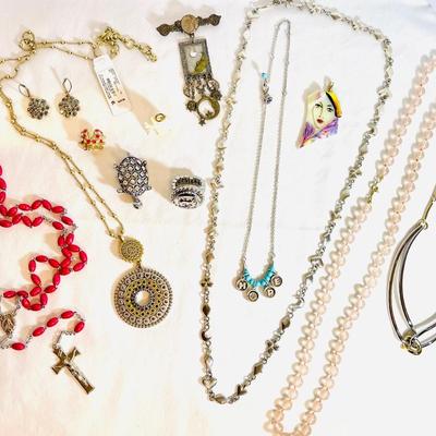 Contemporary costume jewelry lot