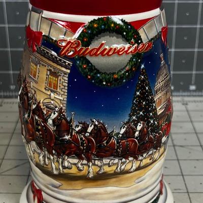 2001 Budweiser Holliday MUG 