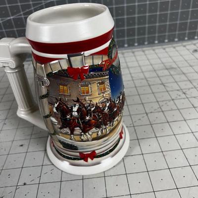 2001 Budweiser Holliday MUG 
