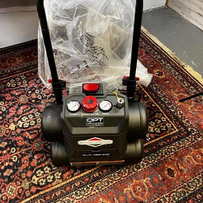 Rolling Briggs and Stratton 4.5 1 Horse Power Dual Tank AIR COMPRESSOR NEW 