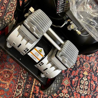 Rolling Briggs and Stratton 4.5 1 Horse Power Dual Tank AIR COMPRESSOR NEW 