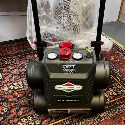 Rolling Briggs and Stratton 4.5 1 Horse Power Dual Tank AIR COMPRESSOR NEW 