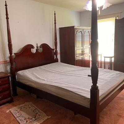 Antique Vntg. 4 Post Chippendale Style Queen Bed Frame