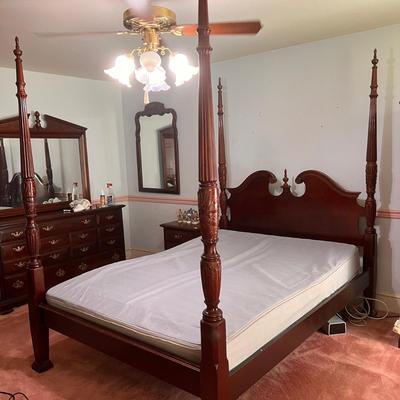 Antique Vntg. 4 Post Chippendale Style Queen Bed Frame