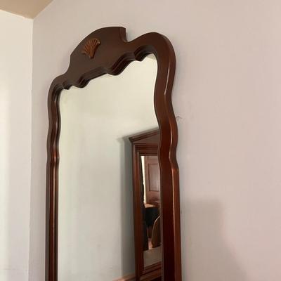 Kincaid Traditional Style Wall Mirror 29