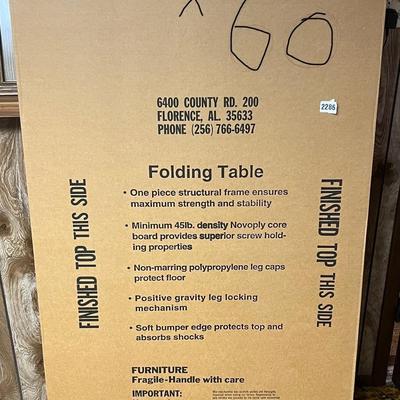Folding table
