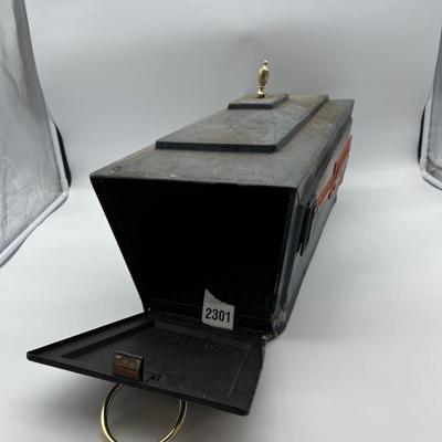 Metal mailbox