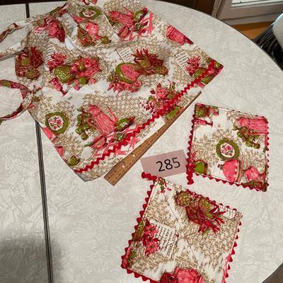 MCM apron with matching pot holders
