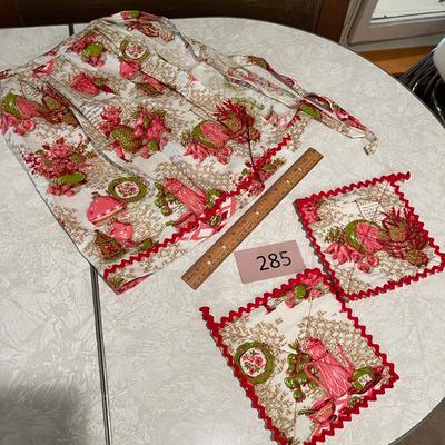 MCM apron with matching pot holders