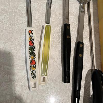 Draw divider & kitchen utensils
