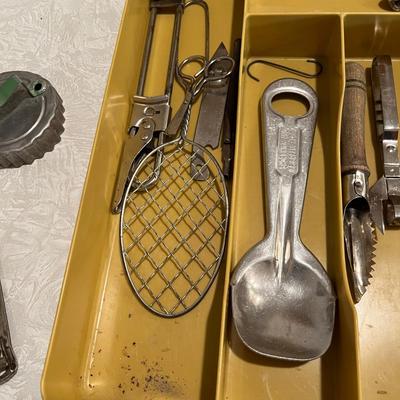 Draw divider & kitchen utensils