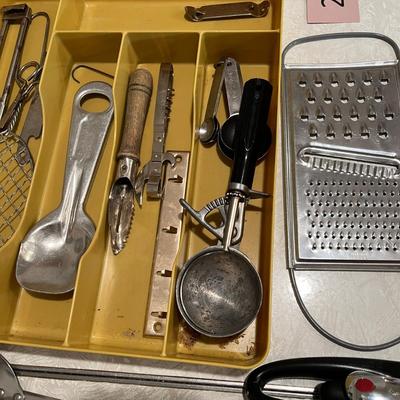 Draw divider & kitchen utensils