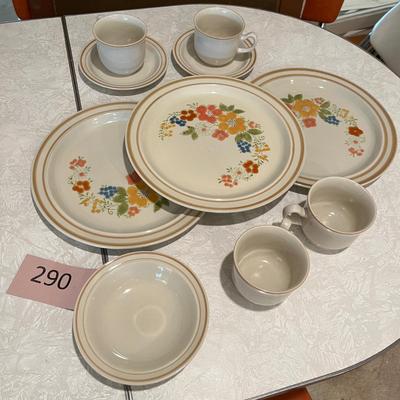 70â€™s floral plates + more