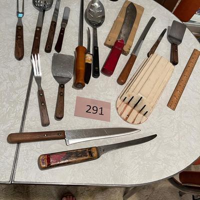 Kitchen knives & utensils