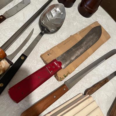 Kitchen knives & utensils