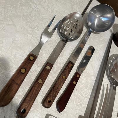 Kitchen knives & utensils
