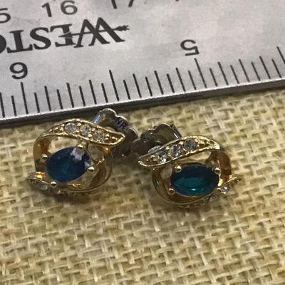 Beautiful Blue Stone vintage earrings