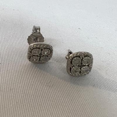 32 Pairs of 925 Earrings and More (B4-MK)