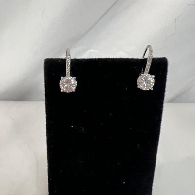 32 Pairs of 925 Earrings and More (B4-MK)