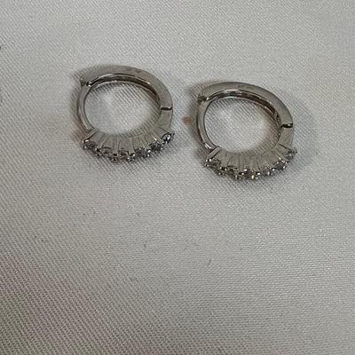 32 Pairs of 925 Earrings and More (B4-MK)