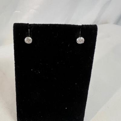 32 Pairs of 925 Earrings and More (B4-MK)