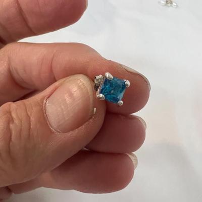 32 Pairs of 925 Earrings and More (B4-MK)