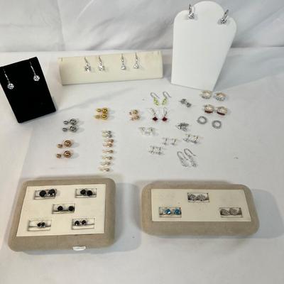 32 Pairs of 925 Earrings and More (B4-MK)