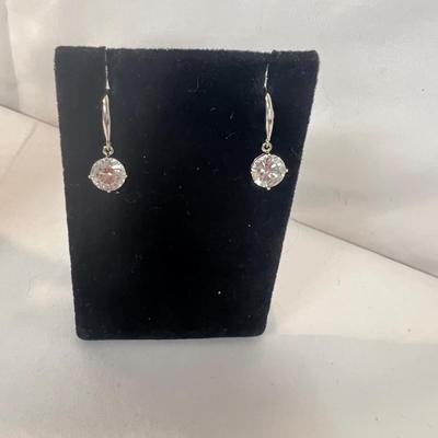 32 Pairs of 925 Earrings and More (B4-MK)