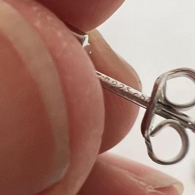 32 Pairs of 925 Earrings and More (B4-MK)