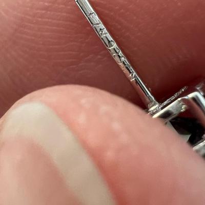 32 Pairs of 925 Earrings and More (B4-MK)