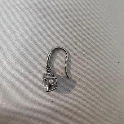 32 Pairs of 925 Earrings and More (B4-MK)