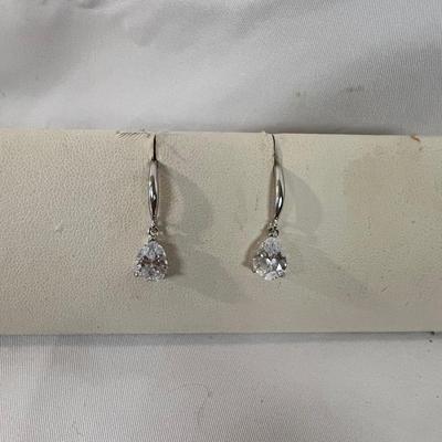 32 Pairs of 925 Earrings and More (B4-MK)