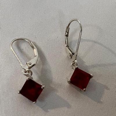 32 Pairs of 925 Earrings and More (B4-MK)