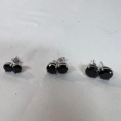 32 Pairs of 925 Earrings and More (B4-MK)