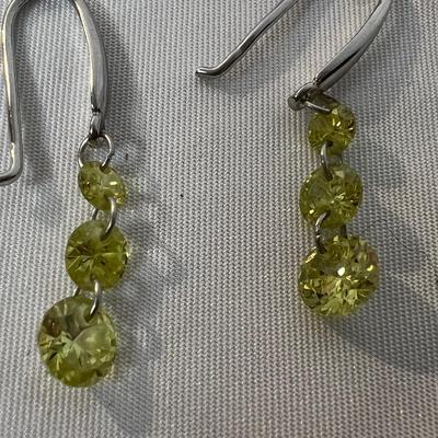 32 Pairs of 925 Earrings and More (B4-MK)