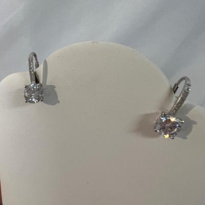 32 Pairs of 925 Earrings and More (B4-MK)