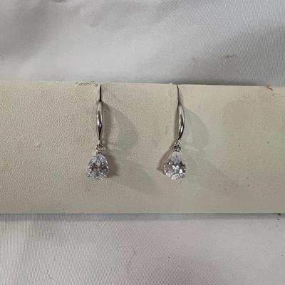 32 Pairs of 925 Earrings and More (B4-MK)