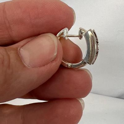 32 Pairs of 925 Earrings and More (B4-MK)