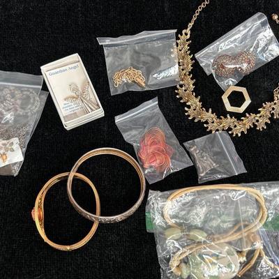 Grab bag of necklaces & bracelets
