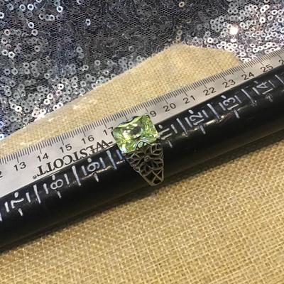 Vintage 925 Sterling Silver Peridot Stone Rectangle    Large Ring