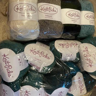 Knit picks telemark & palette yarn in bags