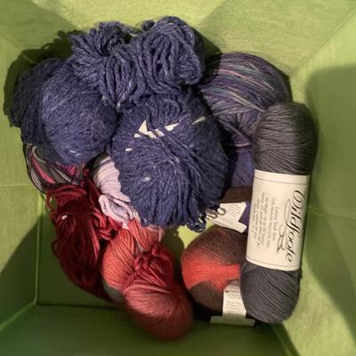 Knit picks palette and cream yarn