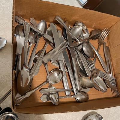 More mixed lot of flatware