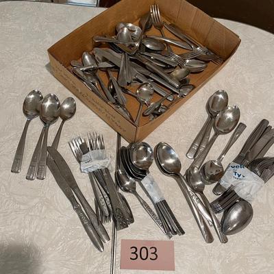 More mixed lot of flatware
