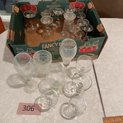 Mixed lot of stemware