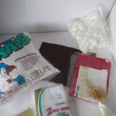 Lot 380: Lot of Handiwork Crafts, Pillow Cases, Pillow Form