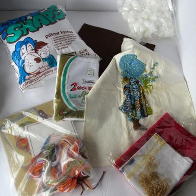 Lot 380: Lot of Handiwork Crafts, Pillow Cases, Pillow Form