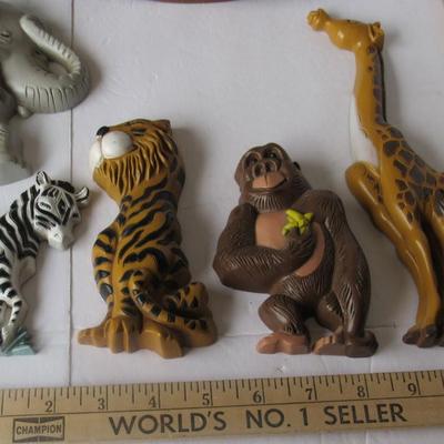 Lot 386: Lot of Older USA Burwood Plastic Animal Wall Plaques