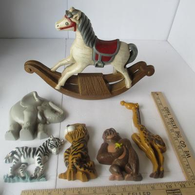 Lot 386: Lot of Older USA Burwood Plastic Animal Wall Plaques
