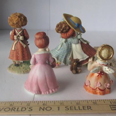 Lot 389: Lot of Older Girl Figurines